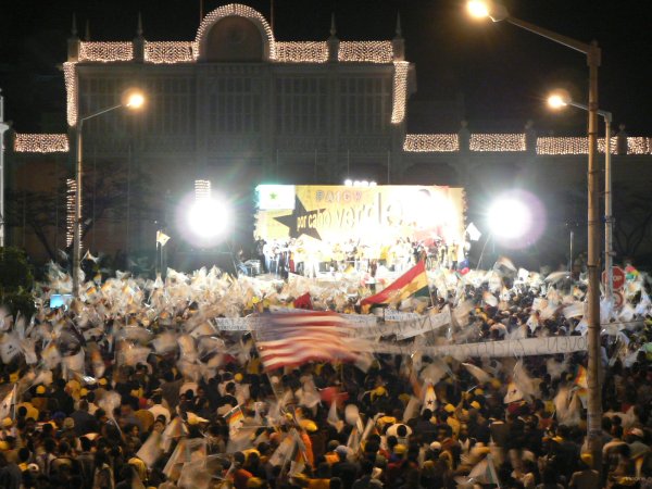 32- La foule en liesse 